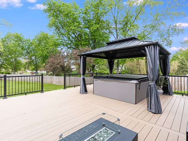 8122 Fairmount Avenue, Downers Grove, IL 60516