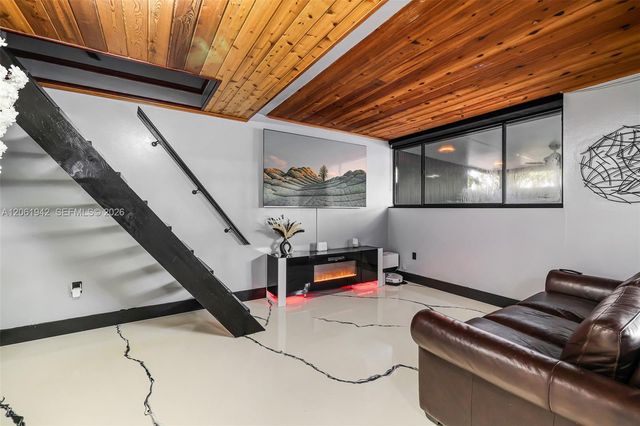 6402 Windmill Gate Rd, Miami Lakes, FL 33014