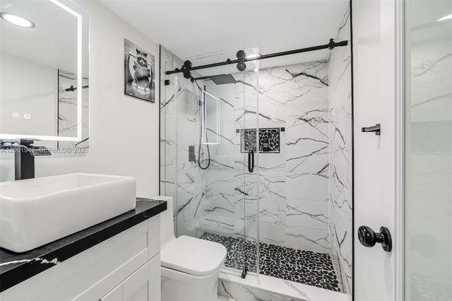 6402 Windmill Gate Rd, Miami Lakes, FL 33014
