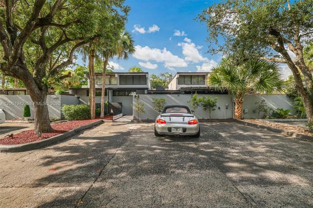 6402 Windmill Gate Rd, Miami Lakes, FL 33014