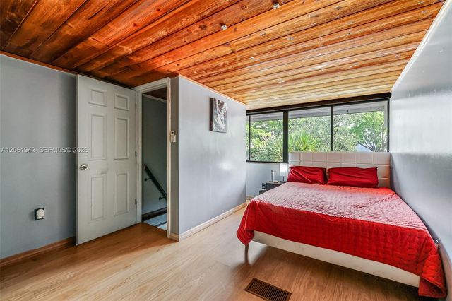 6402 Windmill Gate Rd, Miami Lakes, FL 33014