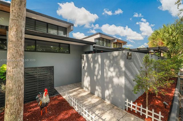 6402 Windmill Gate Rd, Miami Lakes, FL 33014