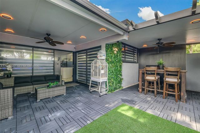 6402 Windmill Gate Rd, Miami Lakes, FL 33014