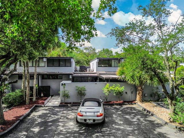 6402 Windmill Gate Rd, Miami Lakes, FL 33014
