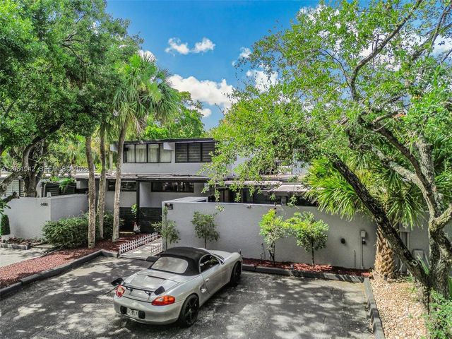 6402 Windmill Gate Rd, Miami Lakes, FL 33014