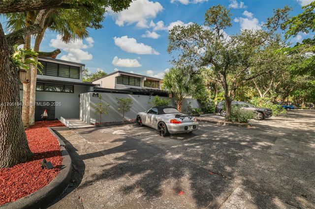 6402 Windmill Gate Rd, Miami Lakes, FL 33014