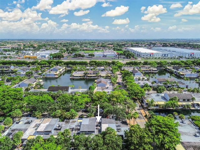 6402 Windmill Gate Rd, Miami Lakes, FL 33014