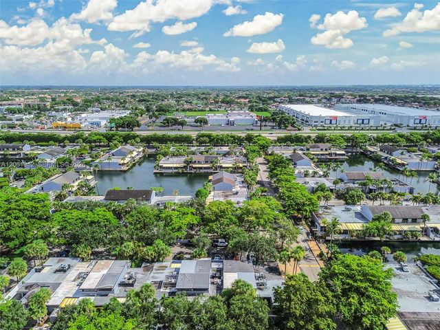 6402 Windmill Gate Rd, Miami Lakes, FL 33014