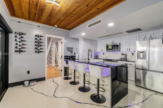 6402 Windmill Gate Rd, Miami Lakes, FL 33014