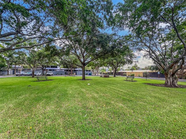 6402 Windmill Gate Rd, Miami Lakes, FL 33014