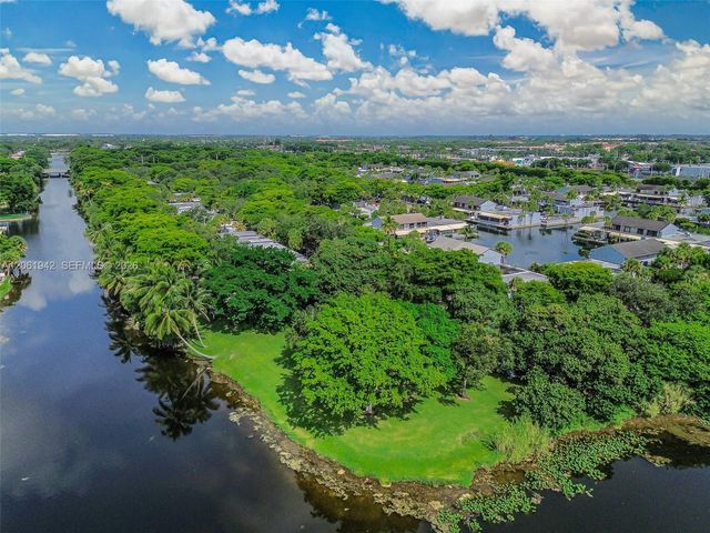 6402 Windmill Gate Rd, Miami Lakes, FL 33014