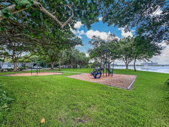 6402 Windmill Gate Rd, Miami Lakes, FL 33014