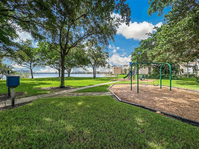 6402 Windmill Gate Rd, Miami Lakes, FL 33014