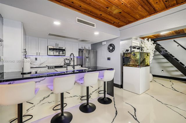 6402 Windmill Gate Rd, Miami Lakes, FL 33014