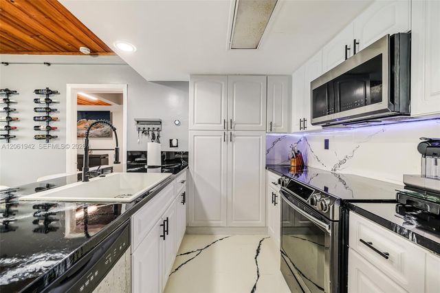 6402 Windmill Gate Rd, Miami Lakes, FL 33014