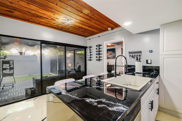 6402 Windmill Gate Rd, Miami Lakes, FL 33014