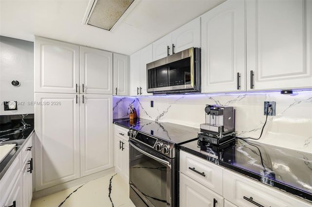 6402 Windmill Gate Rd, Miami Lakes, FL 33014