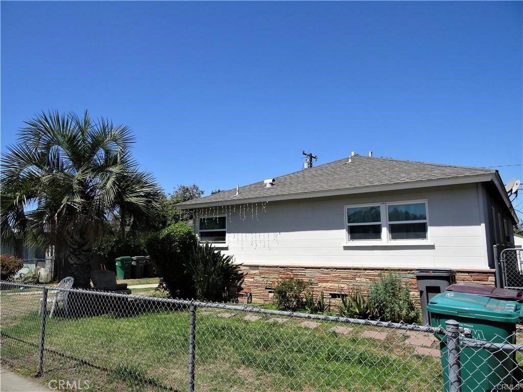 Image 2 of property listing at 2202 N Bristol, Santa Ana, CA 92706