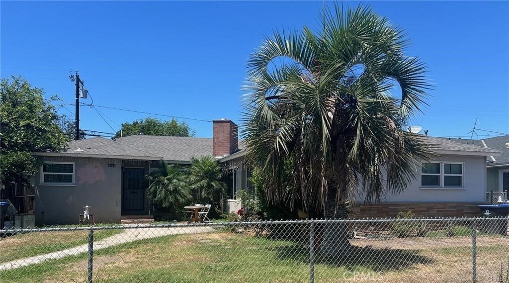Image 3 of property listing at 2202 N Bristol, Santa Ana, CA 92706