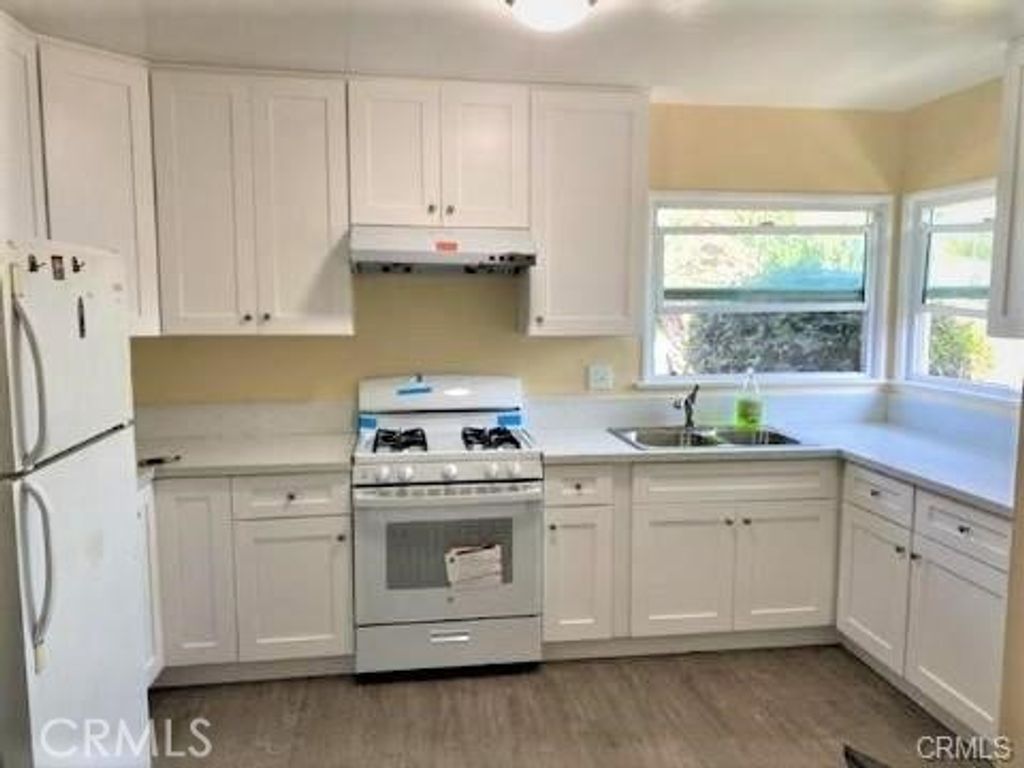 Image 4 of property listing at 2202 N Bristol, Santa Ana, CA 92706