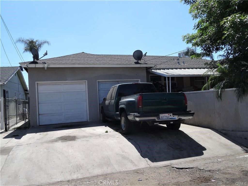 Image 6 of property listing at 2202 N Bristol, Santa Ana, CA 92706