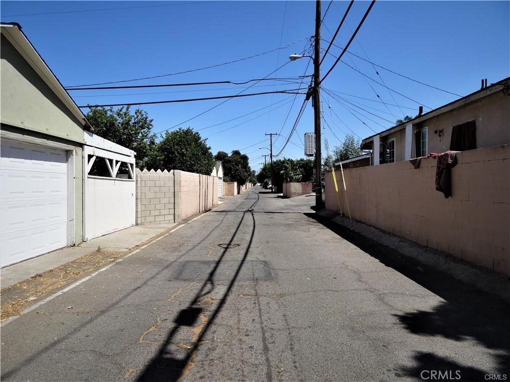 Image 7 of property listing at 2202 N Bristol, Santa Ana, CA 92706