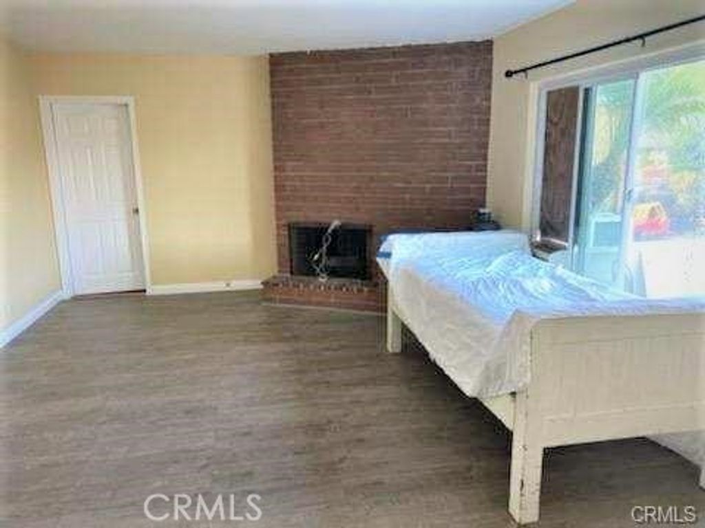 Image 9 of property listing at 2202 N Bristol, Santa Ana, CA 92706