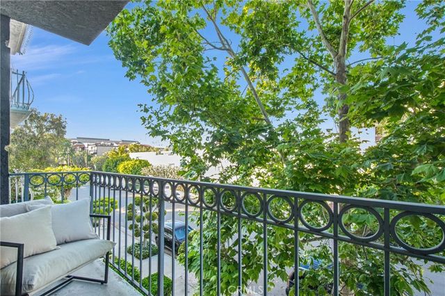 1921 Malcolm Avenue 201, Los Angeles, CA 90025
