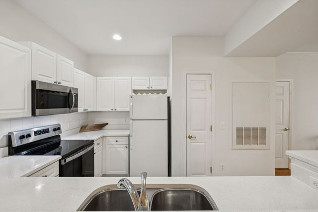 2025 Woodmont Blvd Apt 223, Nashville, TN 37215