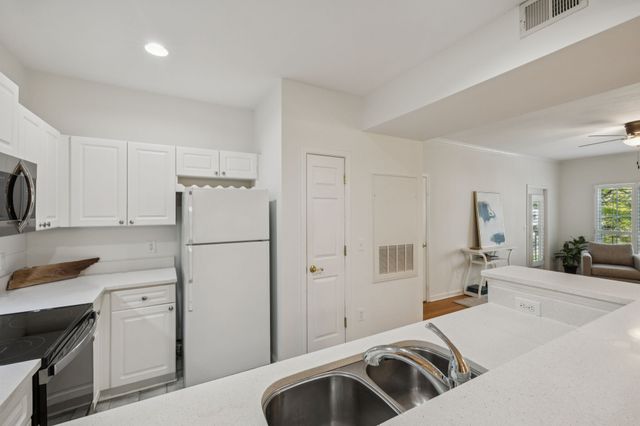 2025 Woodmont Blvd Apt 223, Nashville, TN 37215