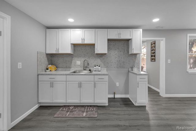 7519 Barrie Street, Dearborn, MI 48126