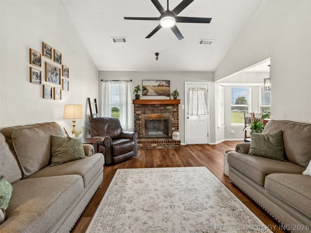 1240 E 163rd Street N, Skiatook, OK 74070