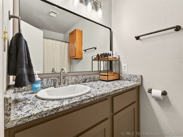 1240 E 163rd Street N, Skiatook, OK 74070