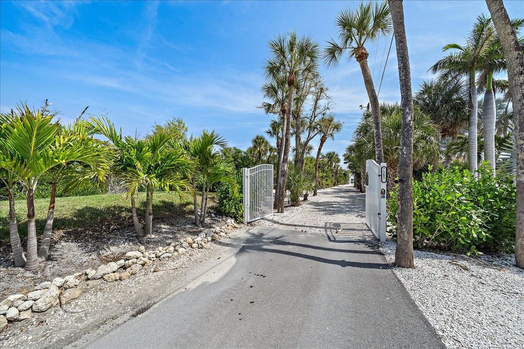 Image 35 of property listing at 7160 MANASOTA KEY ROAD, Englewood, FL 34223