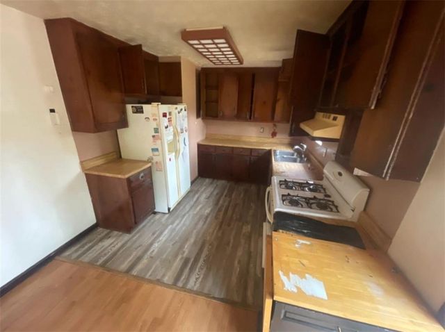 8855 Daerwater Drive, Winston, GA 30187