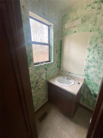 8855 Daerwater Drive, Winston, GA 30187