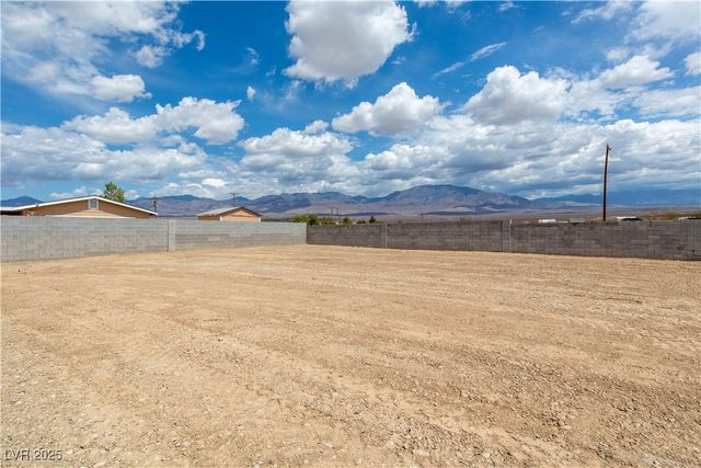 3925 North Mayfield Ranch Road, Pahrump, NV 89060