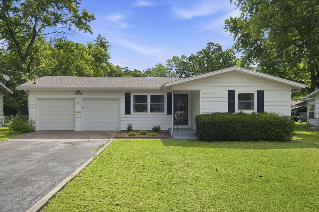 1026 S Bruce Avenue, Springfield, MO 65804