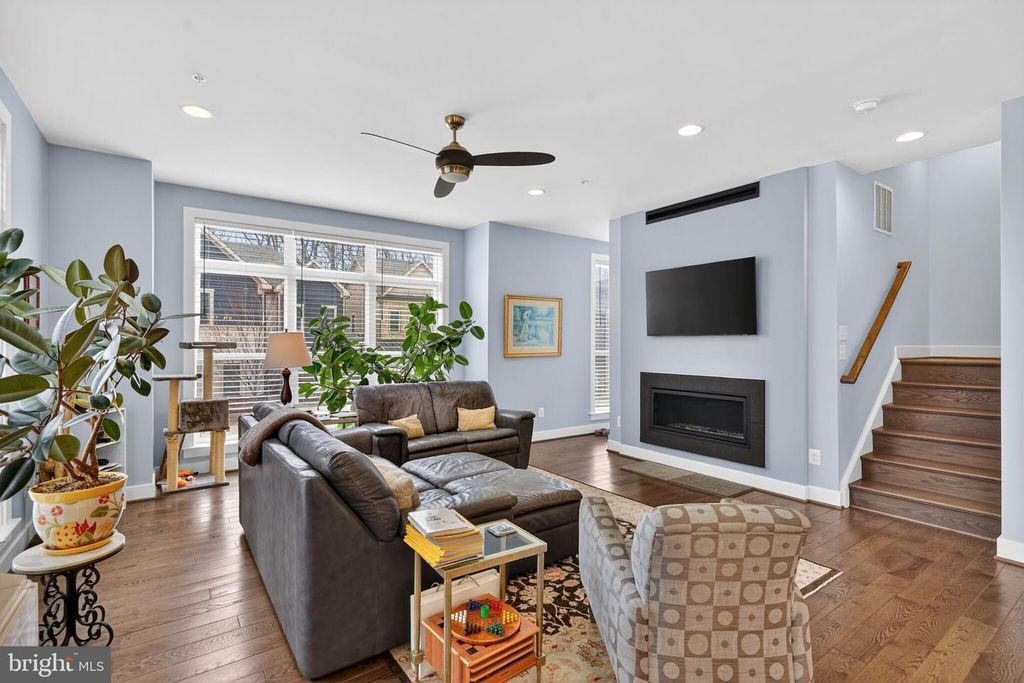 Image 10 of property listing at 3248 ROYAL FERN PL, Rockville, MD 20852