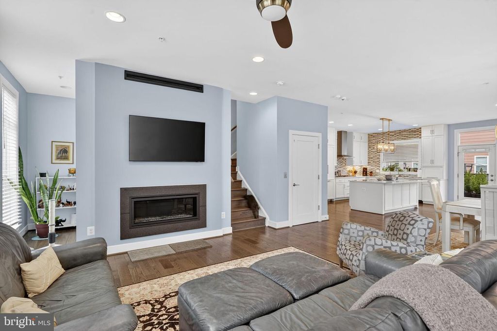 Image 11 of property listing at 3248 ROYAL FERN PL, Rockville, MD 20852