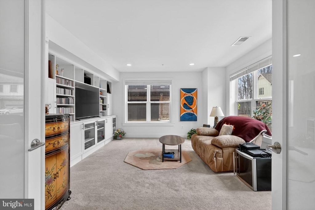 Image 3 of property listing at 3248 ROYAL FERN PL, Rockville, MD 20852