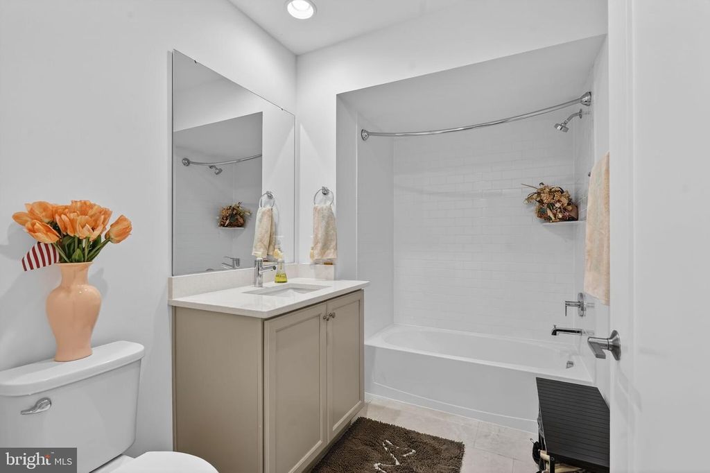 Image 4 of property listing at 3248 ROYAL FERN PL, Rockville, MD 20852