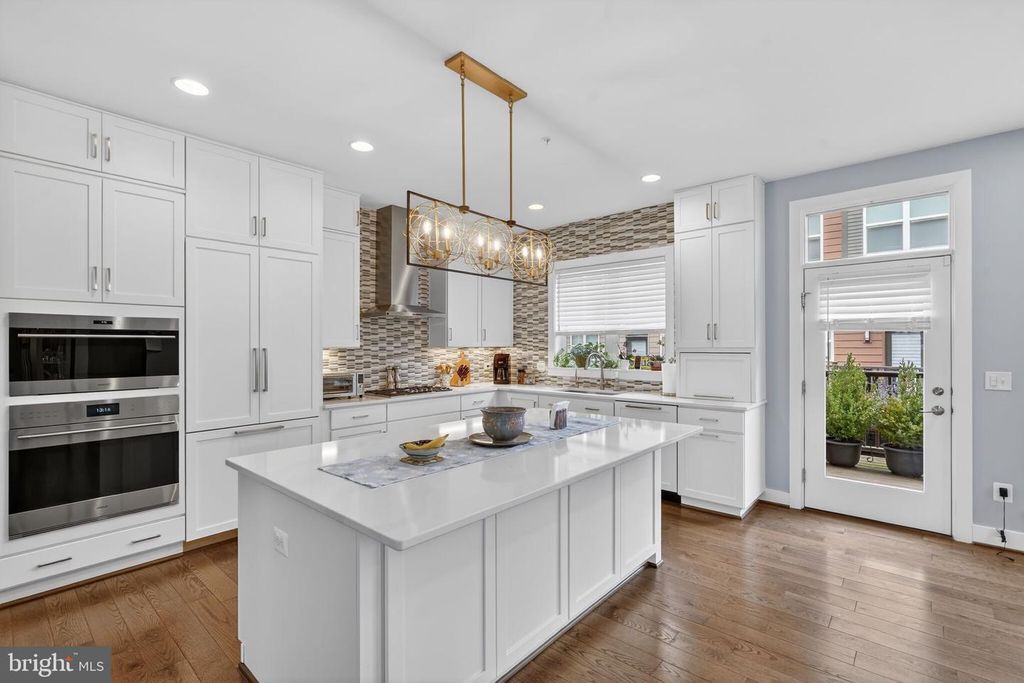 Image 5 of property listing at 3248 ROYAL FERN PL, Rockville, MD 20852