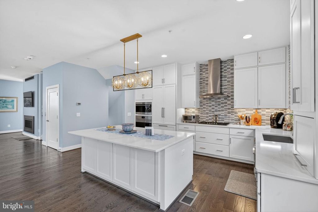 Image 6 of property listing at 3248 ROYAL FERN PL, Rockville, MD 20852