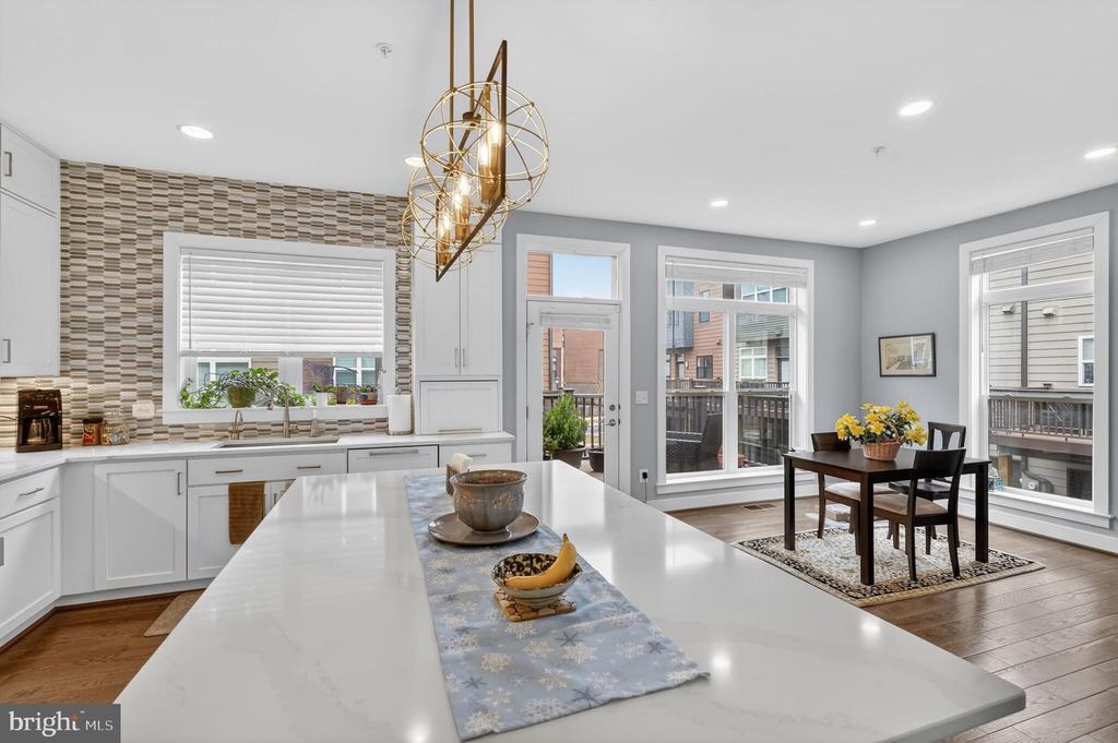 Image 7 of property listing at 3248 ROYAL FERN PL, Rockville, MD 20852