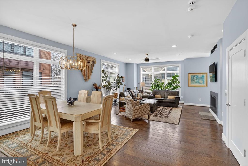 Image 8 of property listing at 3248 ROYAL FERN PL, Rockville, MD 20852