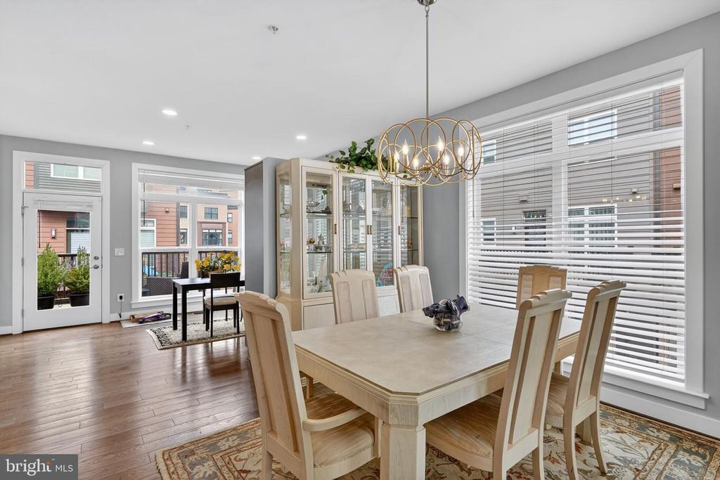 Image 9 of property listing at 3248 ROYAL FERN PL, Rockville, MD 20852