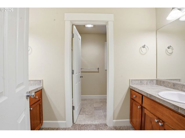 3290 RIDGE POINTE Dr, Forest Grove, OR 97116