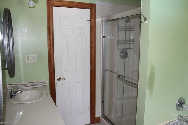 718 Beckley LN, Chesapeake, VA 23322
