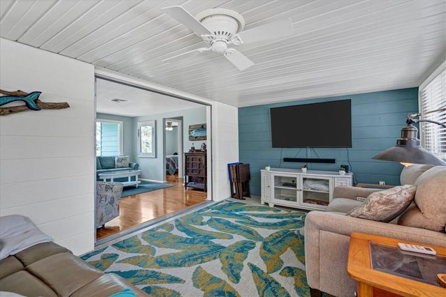 401 LEACH STREET, Englewood, FL 34223